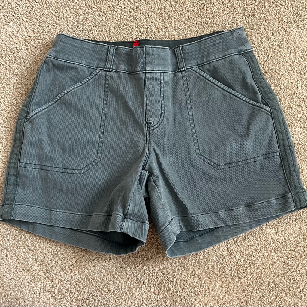 Spanx Gray Silver Stretch Pull On Chino Bermuda Shorts Size Small